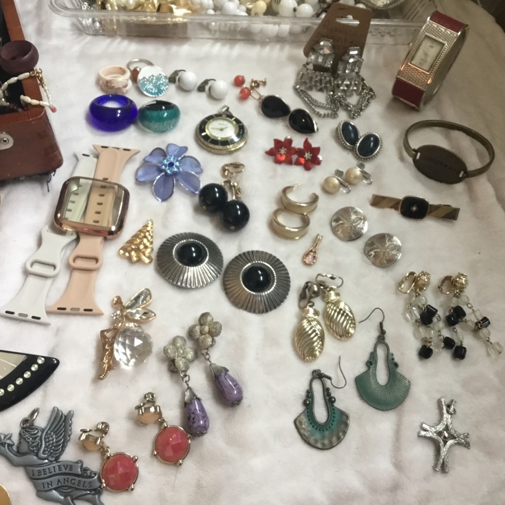 4.24 lb Costume Jewelry Bulk
Vintage, Modern, Designer, Unbranded 🌼 Resellers - Picture 7 of 15
